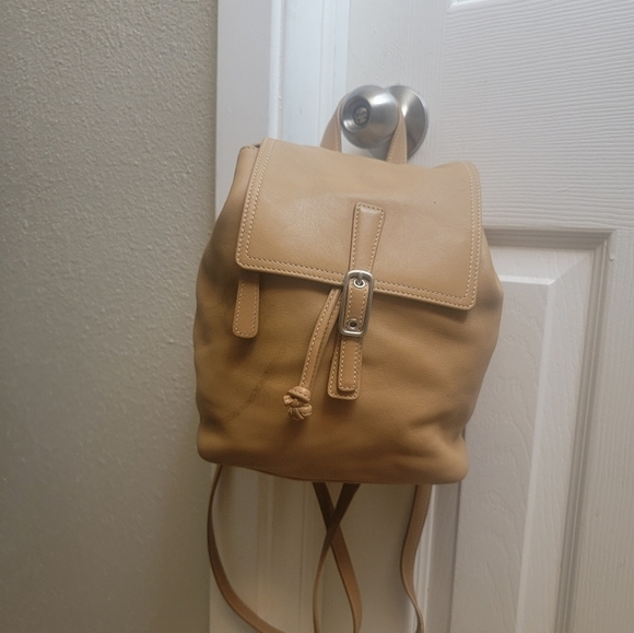 Coach F3W 9858 Legacy Tan Leather Drawstring Backpack, the  display picture 2